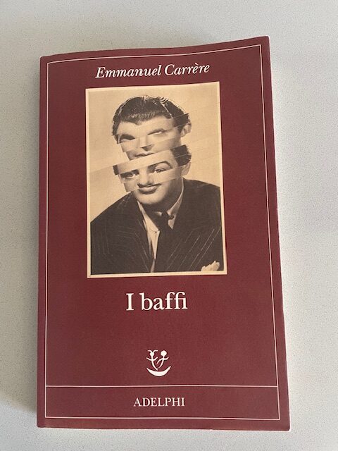 I baffi di Emmanuel Carrere